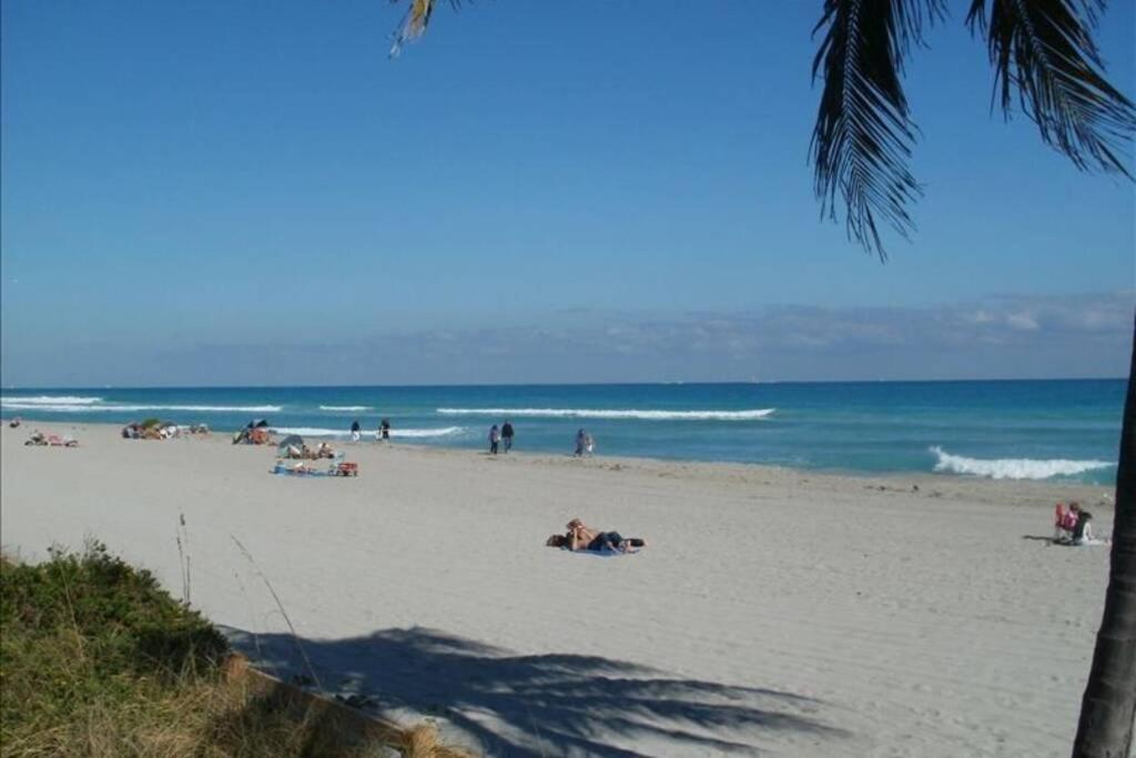 Steps From The Beach Right On The Waterfront Apartamento Hollywood Exterior foto